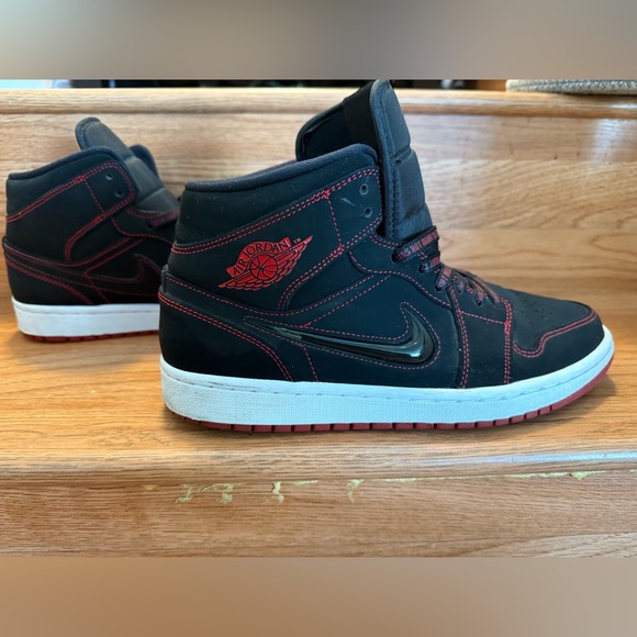 Jordan 1 mid fearless come fly with me 9.5 - Picture 3 of 7